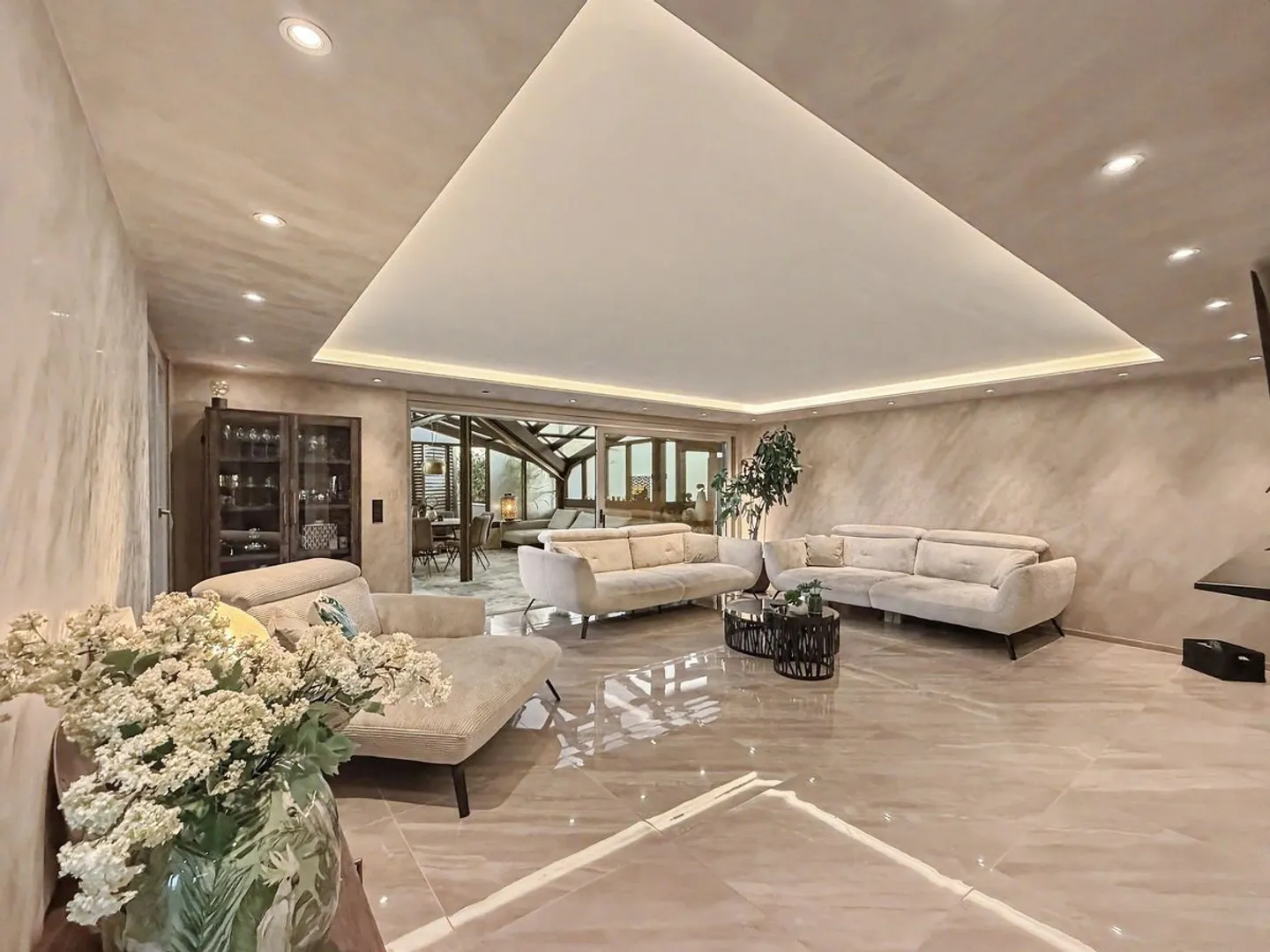 Light-flooded, very luxurious penthouse apartment with lots of privacy and mountain views - Photo 1 of 13