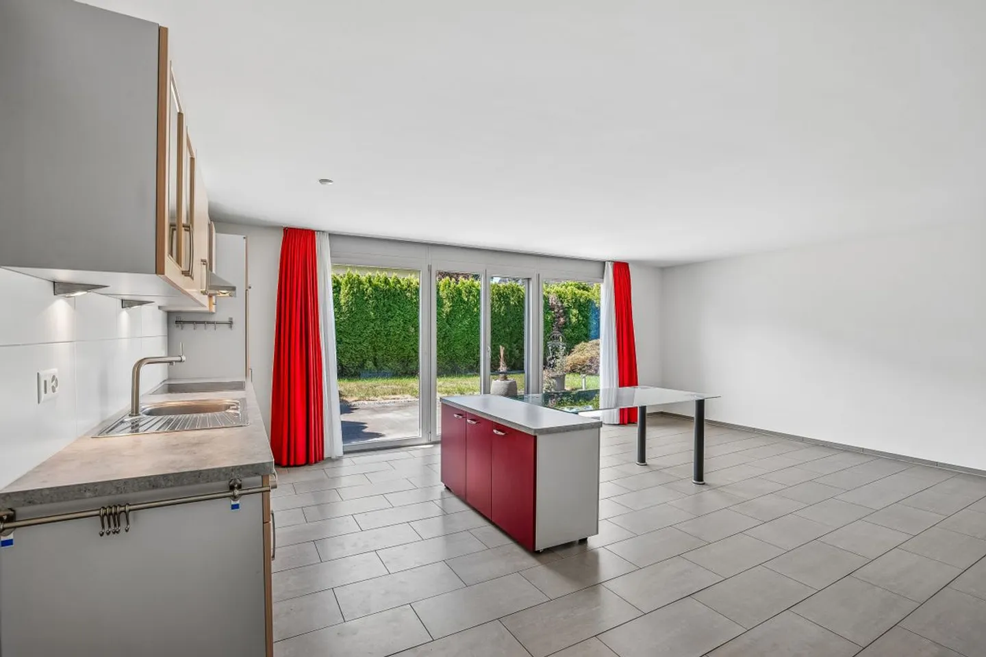 Detached 5-room single-family house with 3-room apartment and studio - Photo 11 of 13