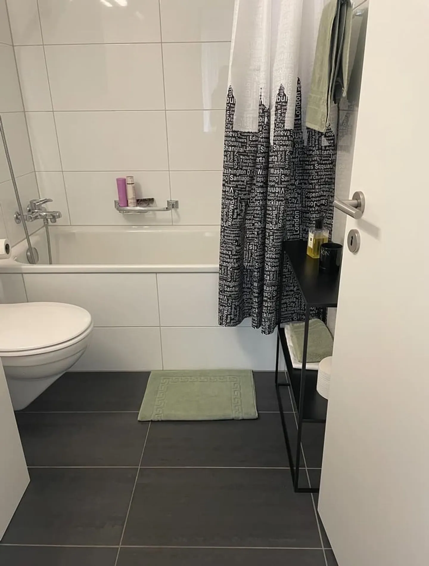 Cozy 2.5-room apartment for rent in Bassersdorf - Photo 2 of 7