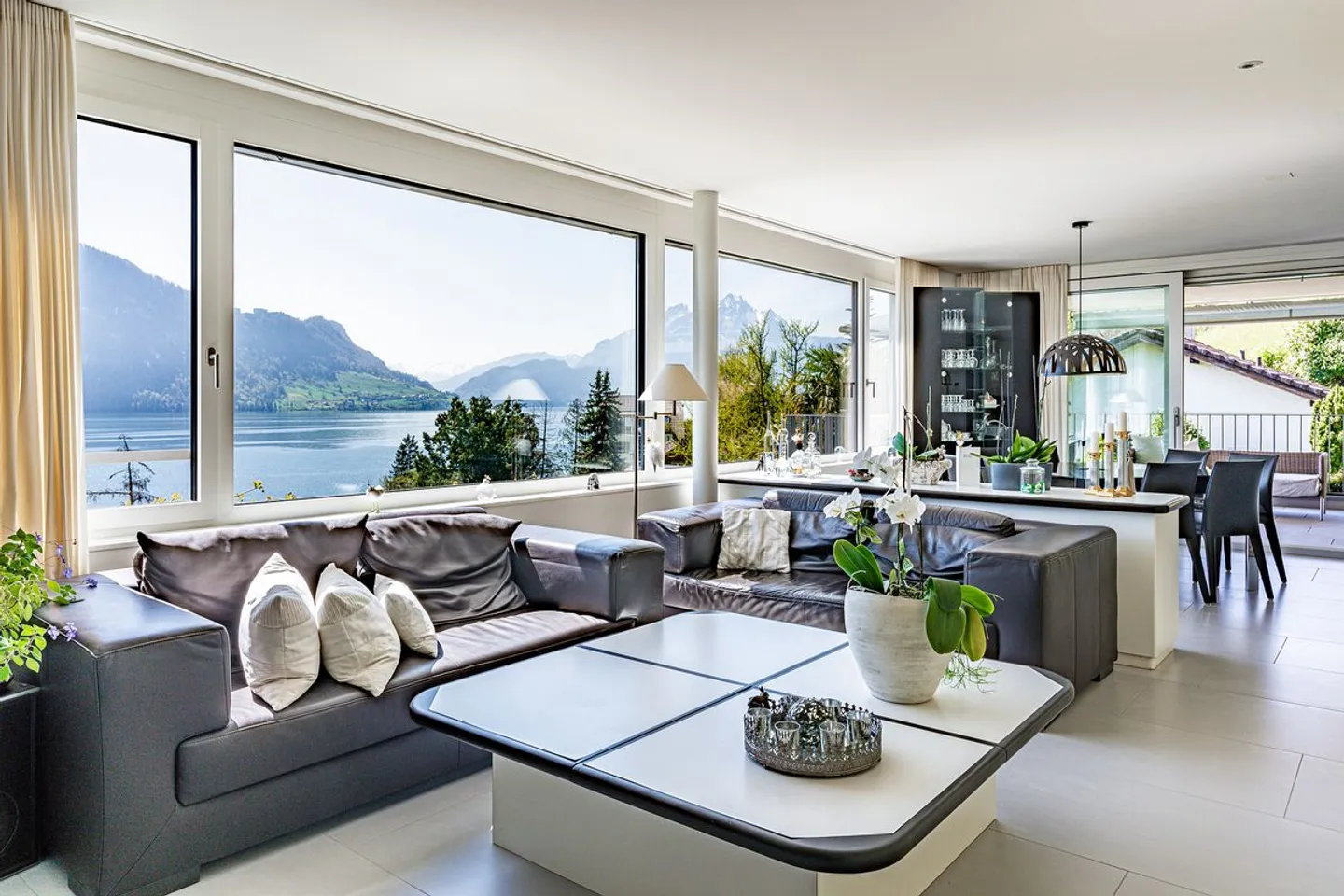 Wellness Oasis with phenomenal lake and mountain panorama - Photo 1 of 6