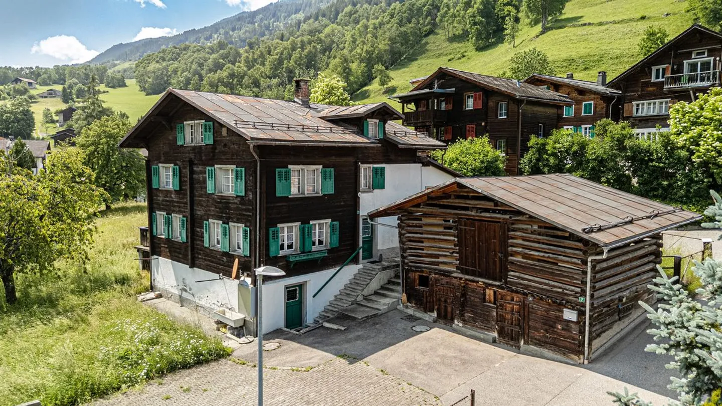 Wohnhaus mit grossem Umschwung und paradiesischem Ausblick ins Grüne sowie in die Bündner Berge - Foto 8 von 13
