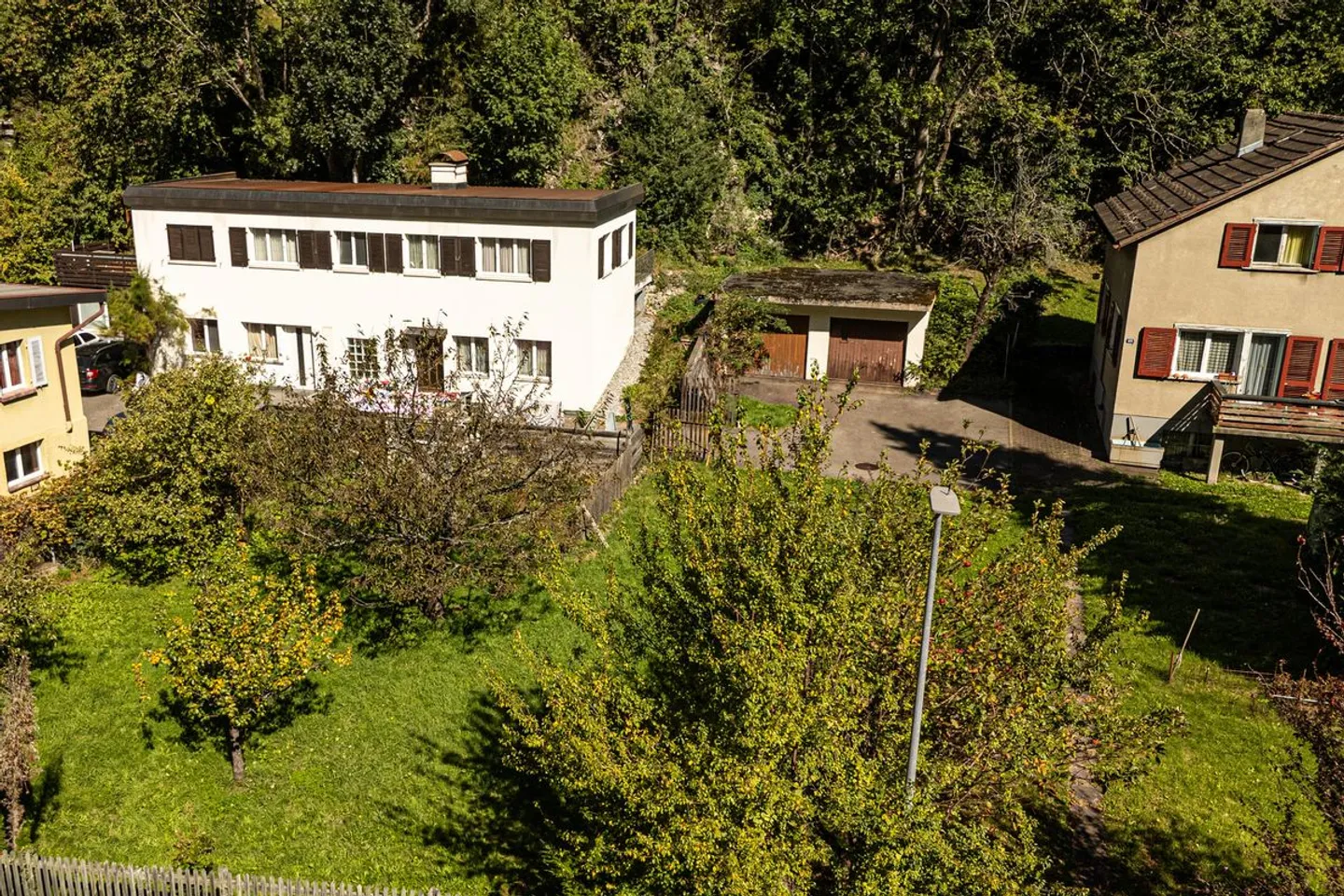 Casa unifamiliare con grande spazio verde - Foto 7 di 9