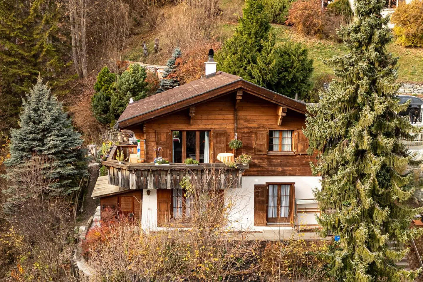 Charmantes Einfamilienhaus mit Panoramaaussicht in die Bündner Berge - Photo 1 sur 13
