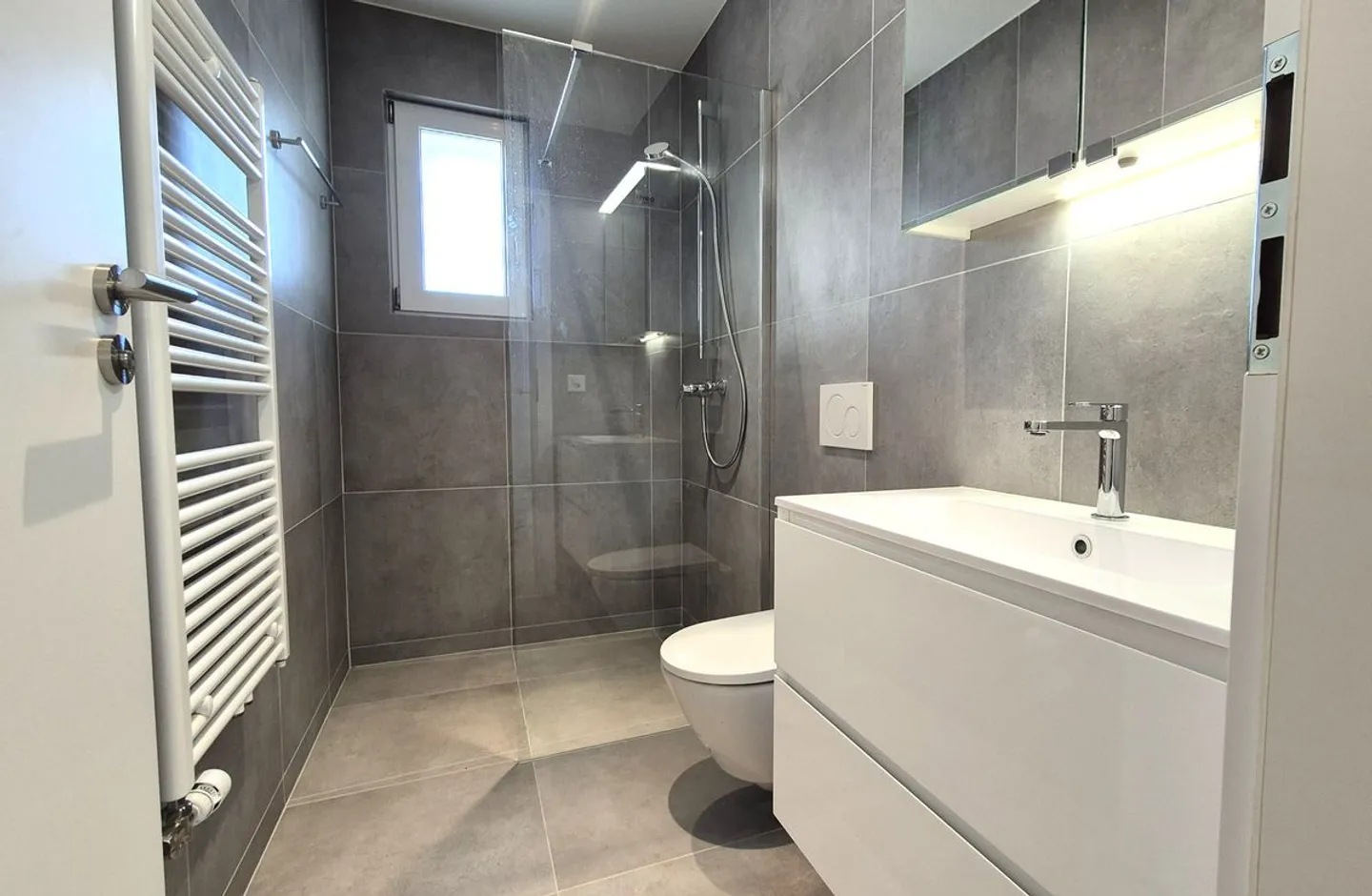 Completely renovated - with private washing machine - Photo 2 of 10
