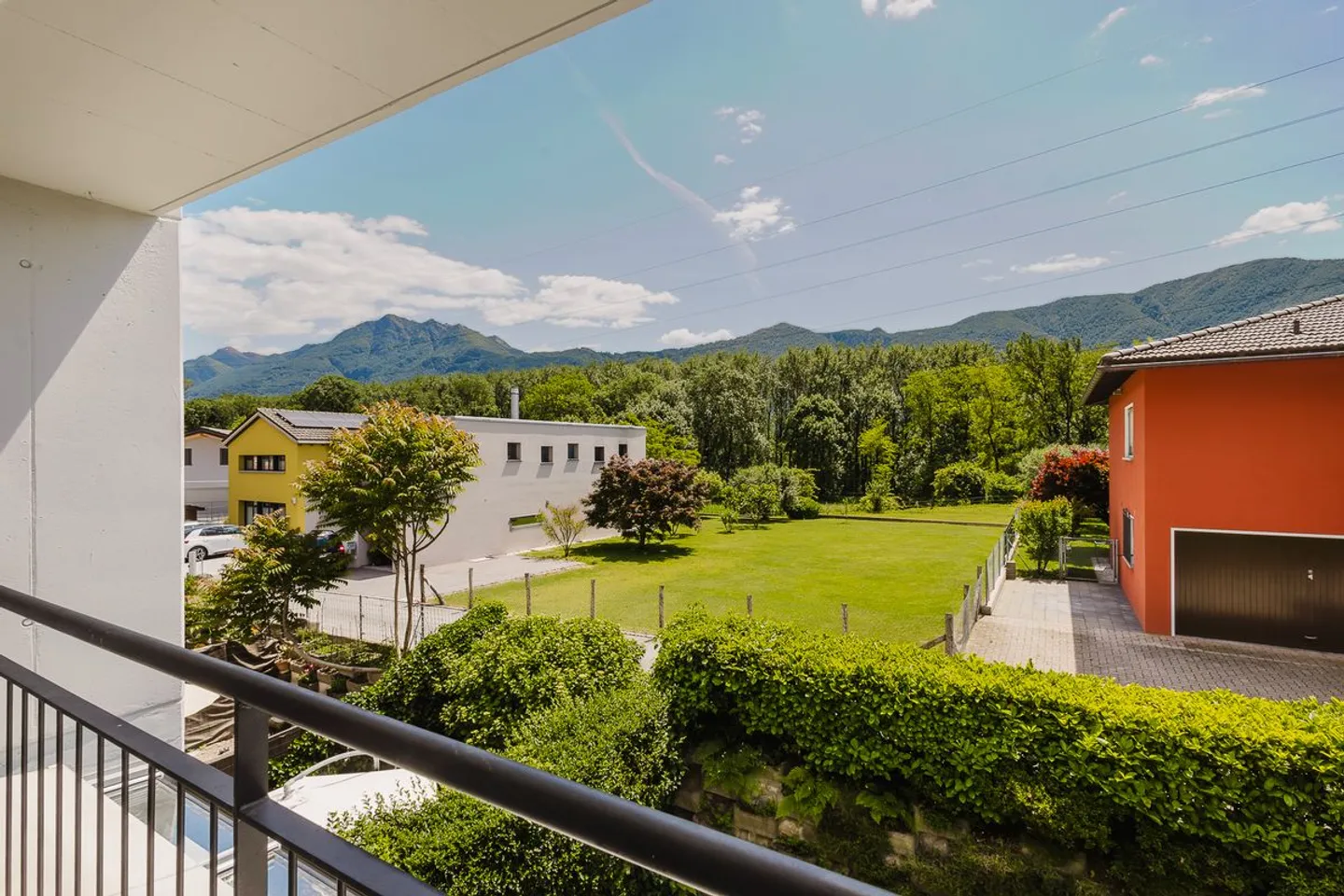ELEGANCE AND CONTEMPORARY COMFORT? MODERN HOUSE WITH A VIEW IN GUDO - Photo 2 of 13