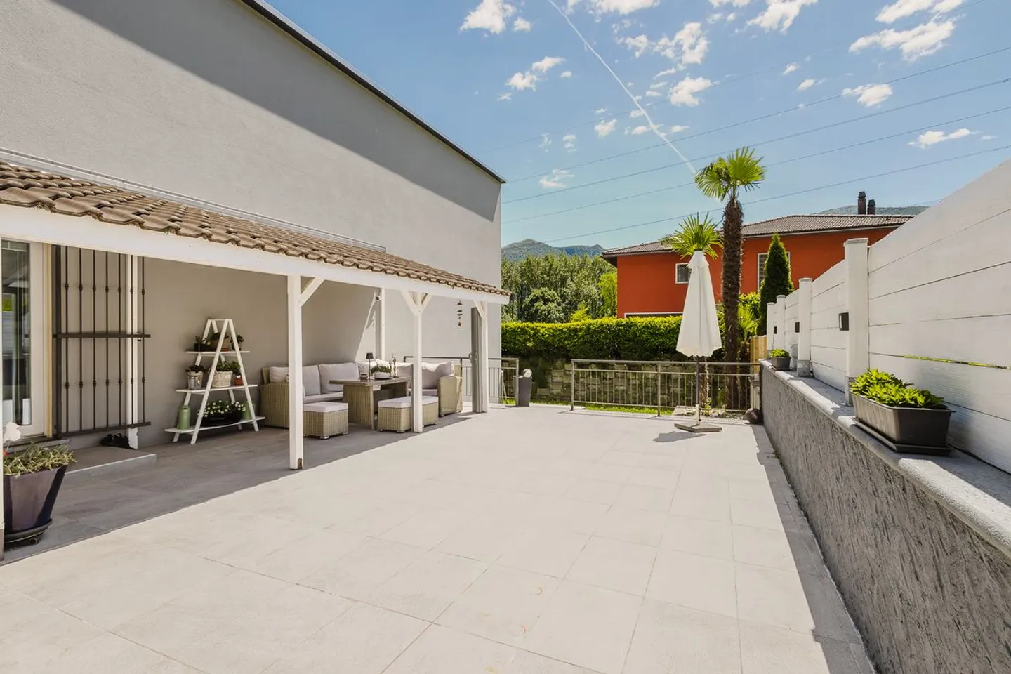 ELEGANCE AND CONTEMPORARY COMFORT? MODERN HOUSE WITH A VIEW IN GUDO - Photo 8 of 13