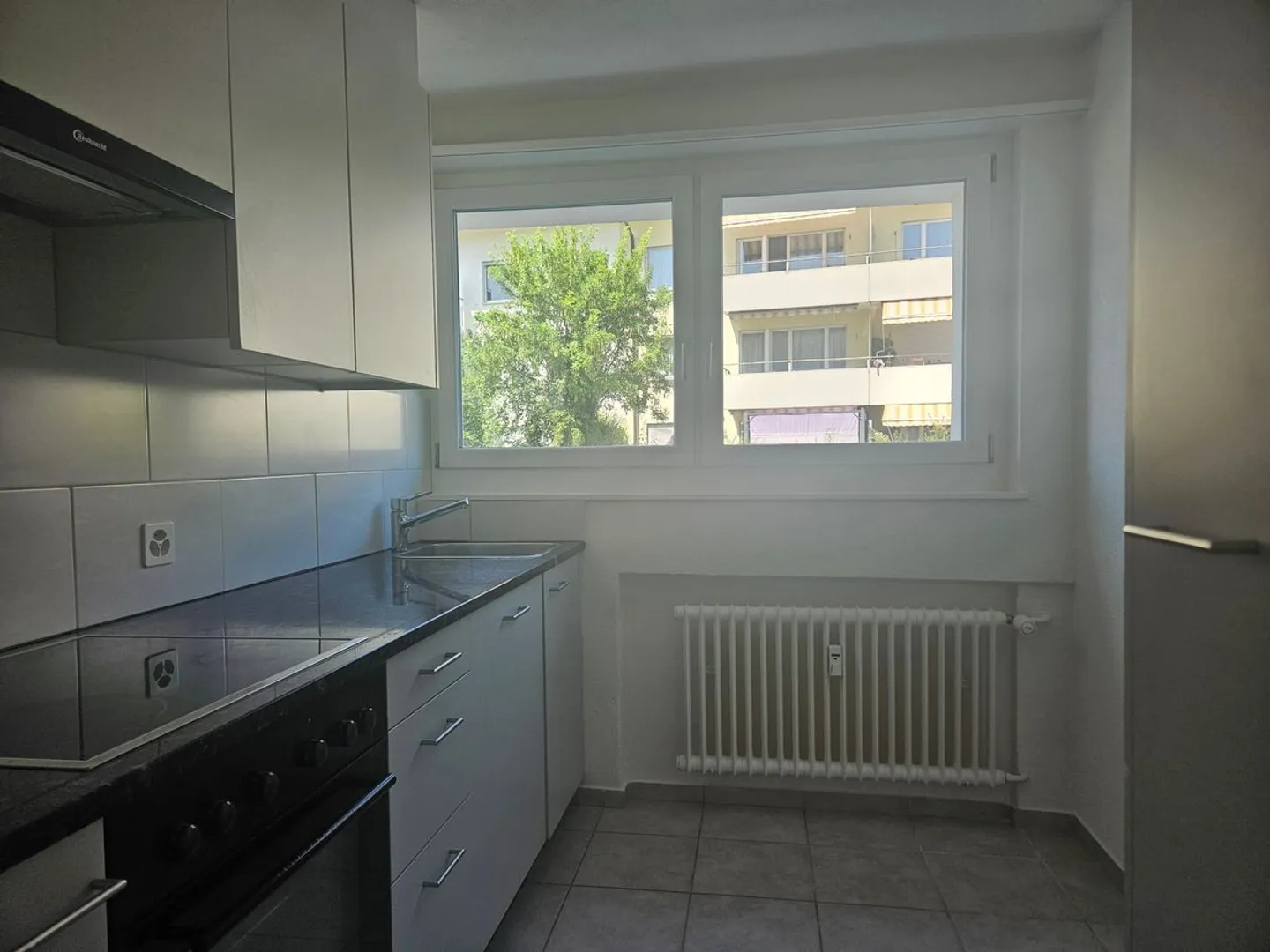 BRIGHT AND SPACIOUS IN A GOOD LOCATION - Photo 4 of 11