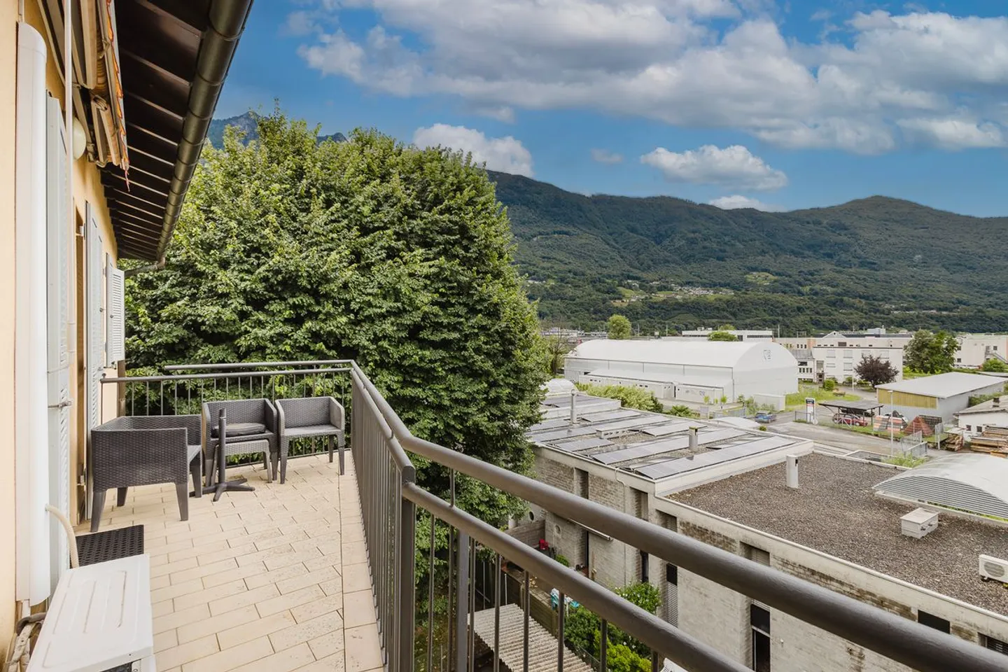 Bright and spacious 138 sqm apartment just steps from the center of Giubiasco - Photo 13 of 13