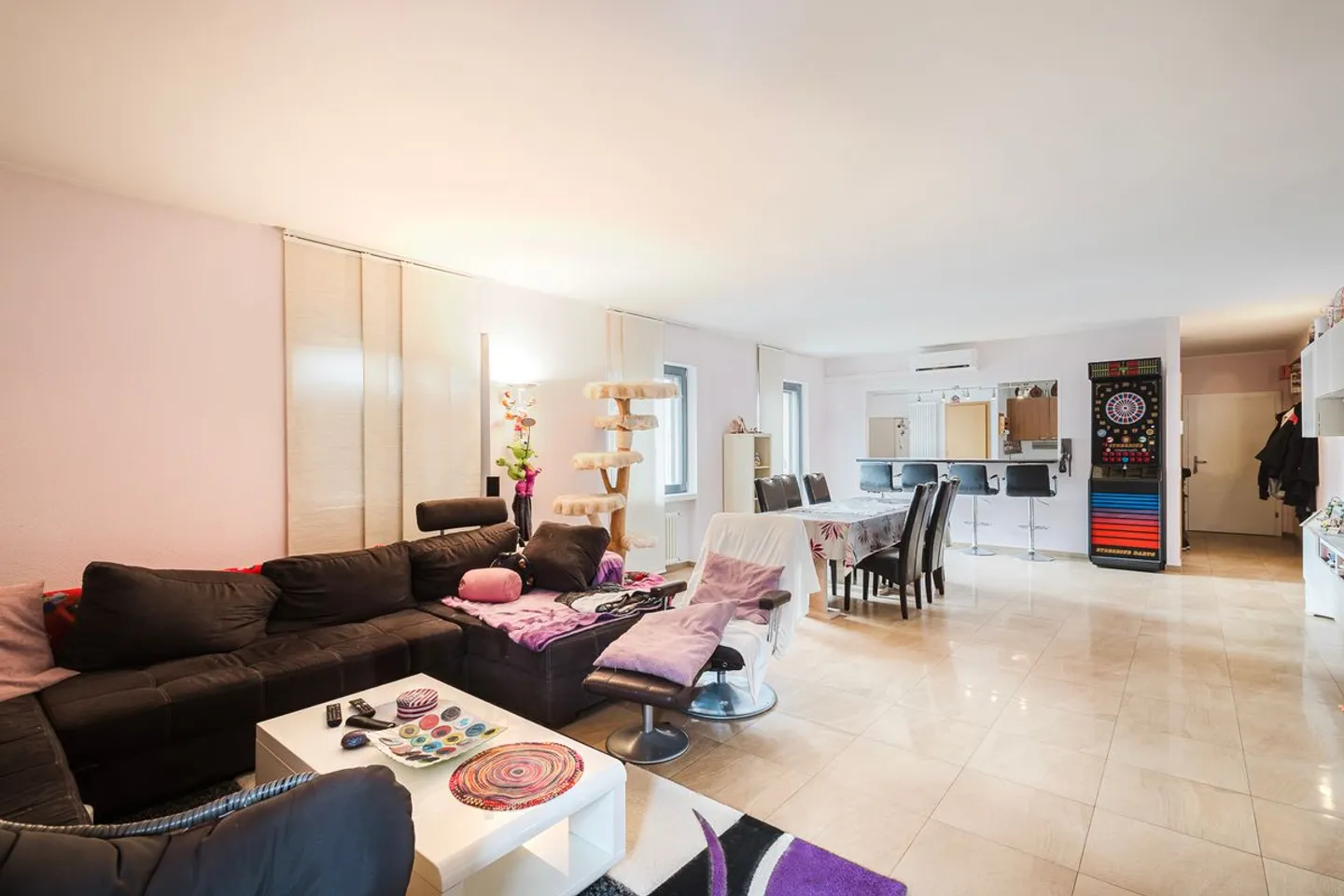 Bright and spacious 138 sqm apartment just steps from the center of Giubiasco - Photo 6 of 13