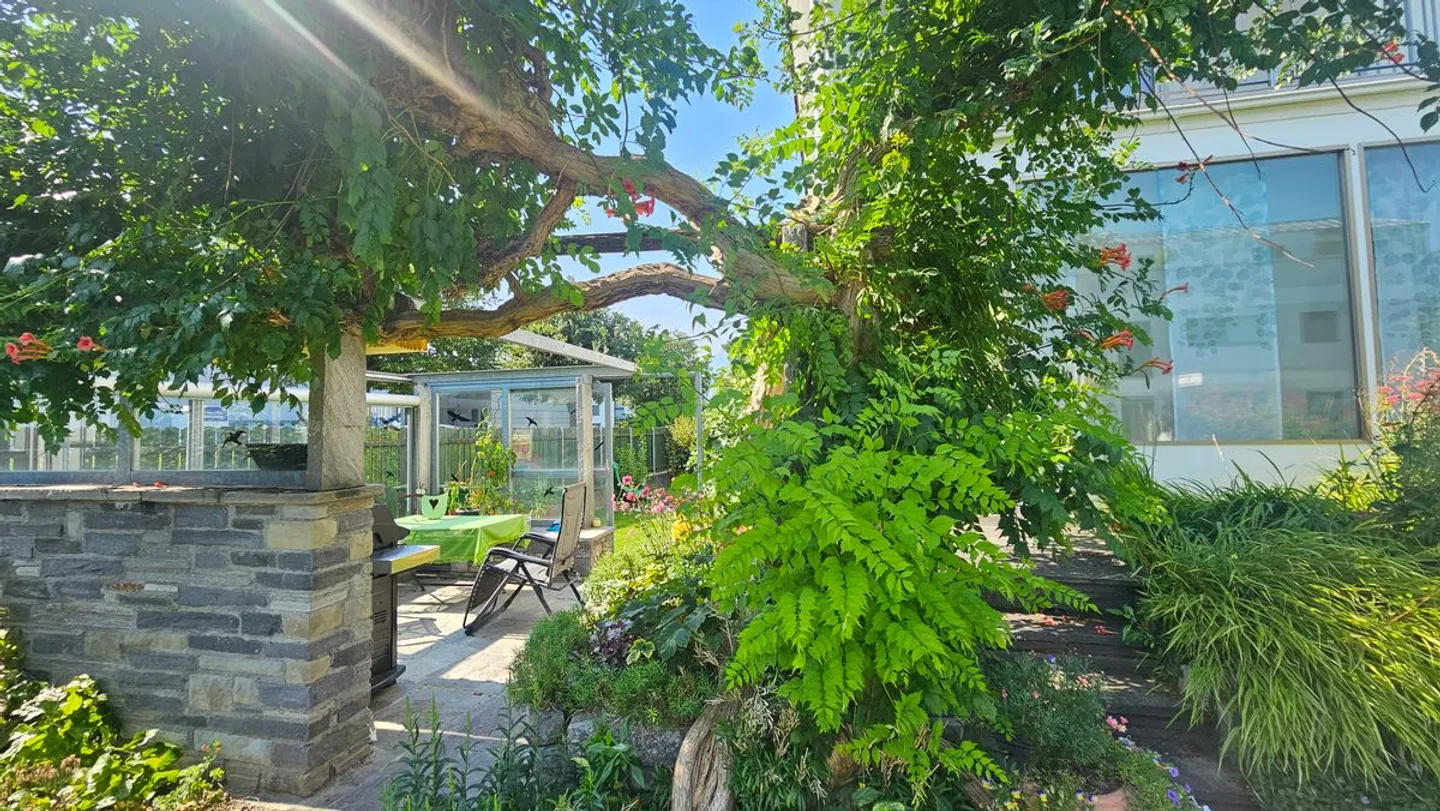 GROSSZÜGIGES WOHNEN MIT GARTEN UND BERGBLICK - Foto 1 von 10