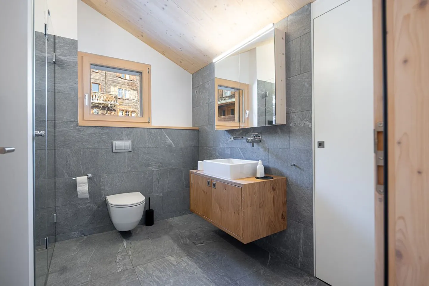 Attractive 3.5 Room Maisonette Apartment - Photo 3 of 13