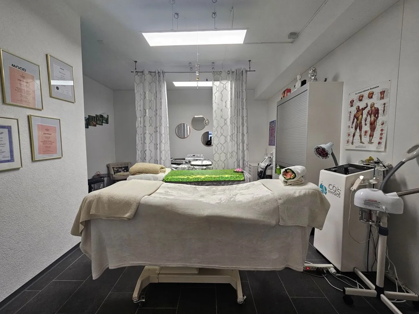 BRIGHT, STYLISH AND VERSATILE - Photo 3 of 6