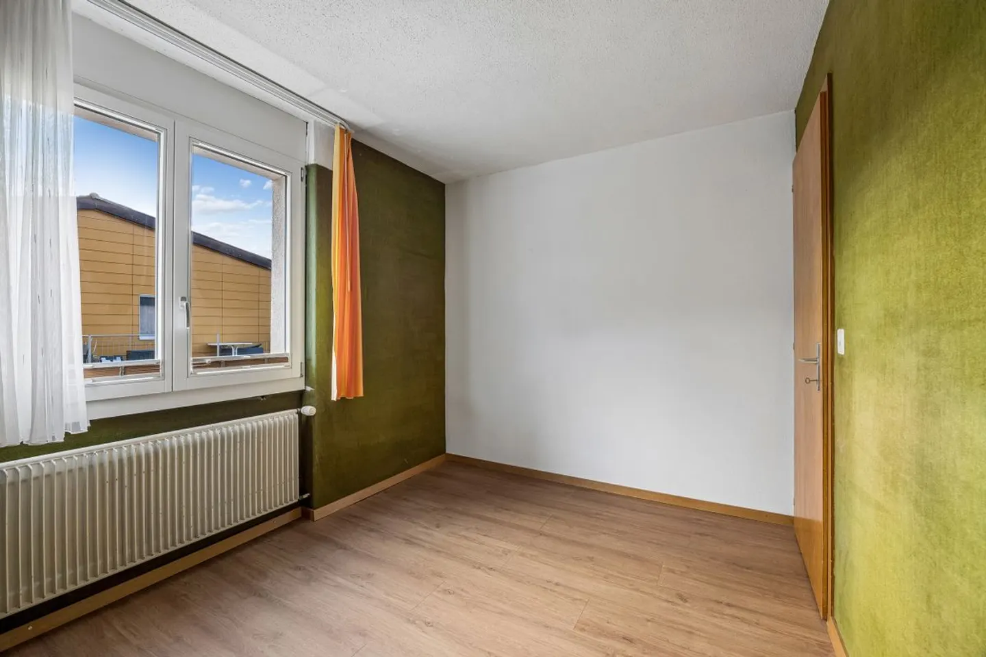 Rural living with a view: Flexible residential house with commercial space and expansion potential - Photo 10 of 13