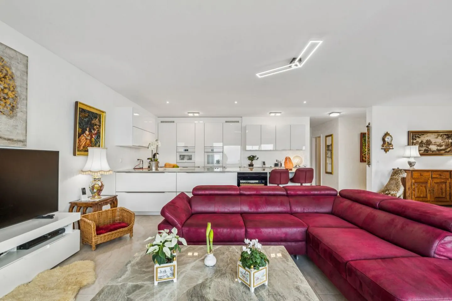 Exceptional apartment with lake & mountains panorama - Photo 11 of 13