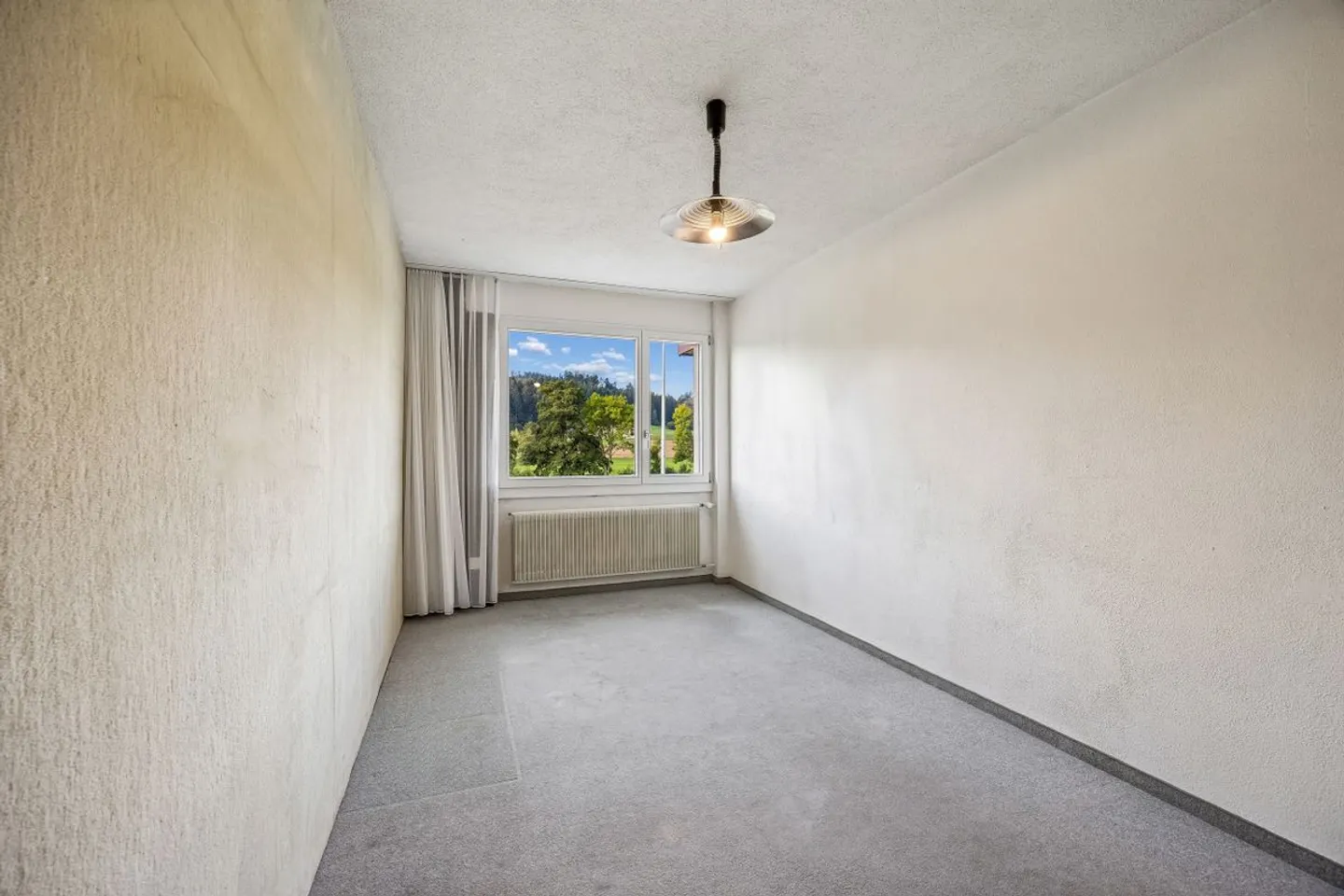 Rural living with a view: Flexible residential house with commercial space and expansion potential - Photo 11 of 13