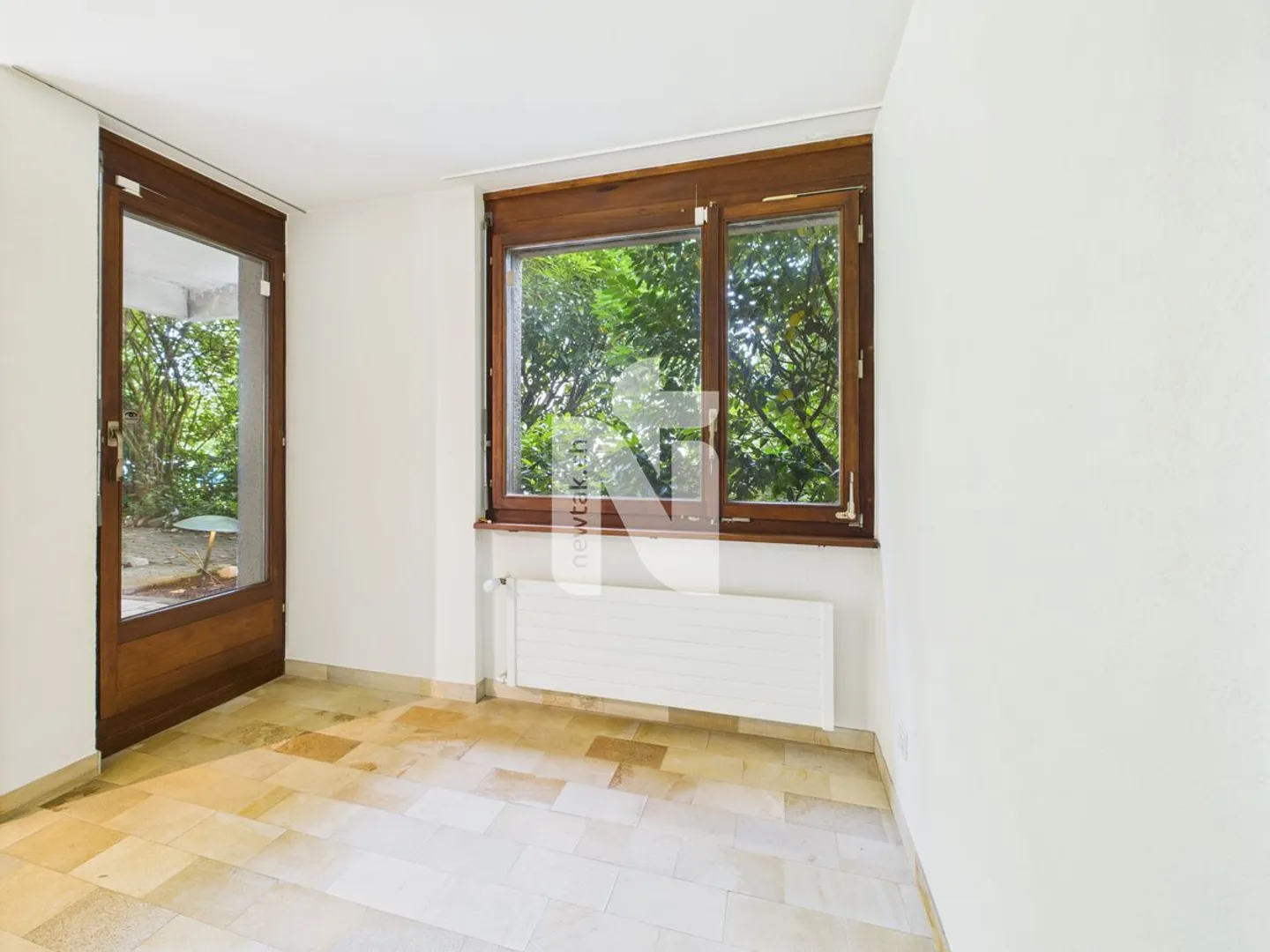 Freistehendes 6.5-Zimmer-Einfamilienhaus auf vier Etagen mit grossem Garten, Garage und Wellnessbereich in ruhiger, exklusiver Lage auf dem Bruderholz - Foto 7 von 13