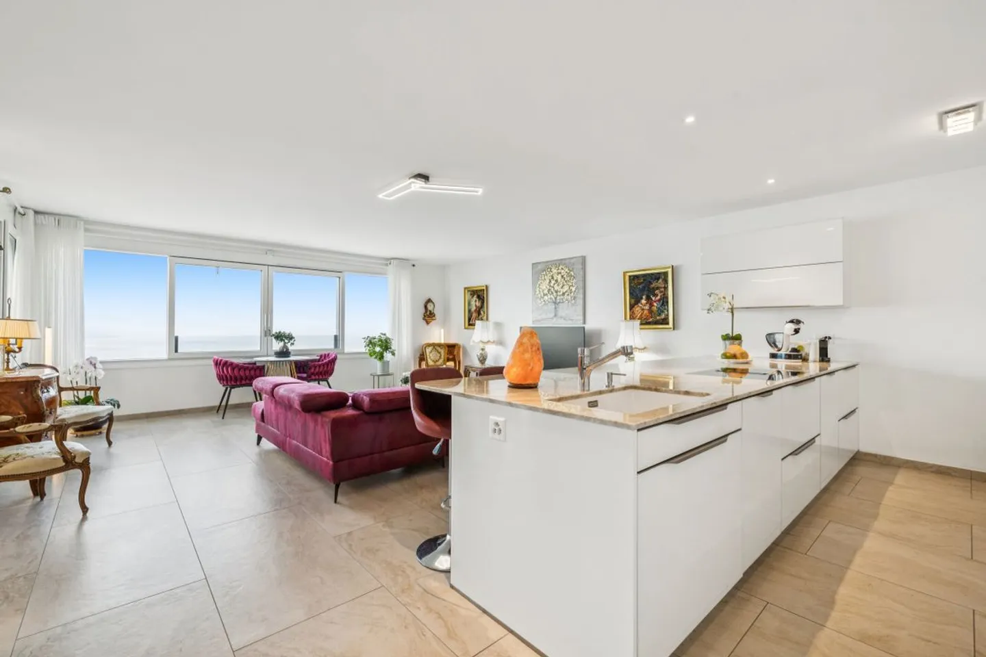 Exceptional apartment with lake & mountains panorama - Photo 12 of 13