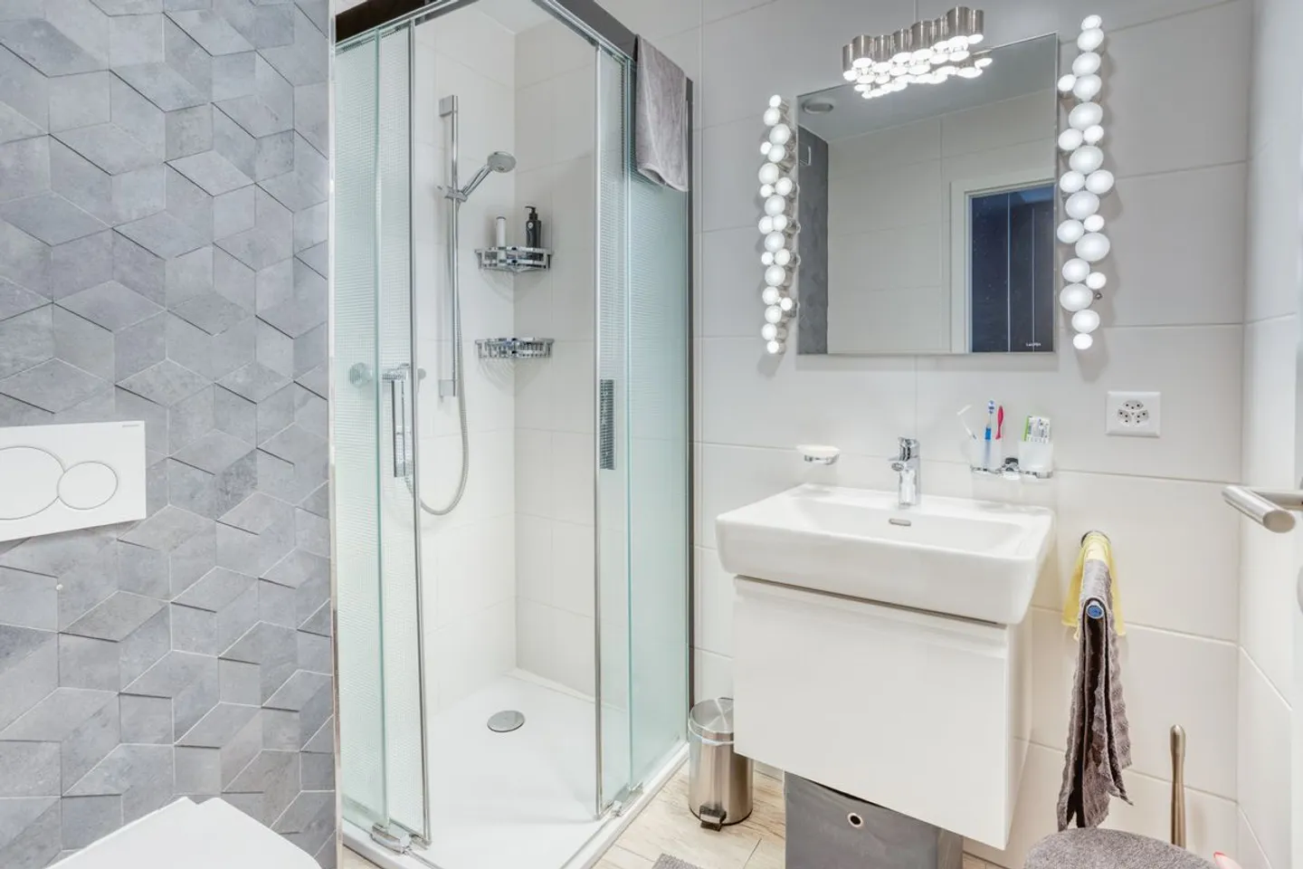 MODERN PENTHOUSE WITH SPECTACULAR VIEW - Photo 4 of 7