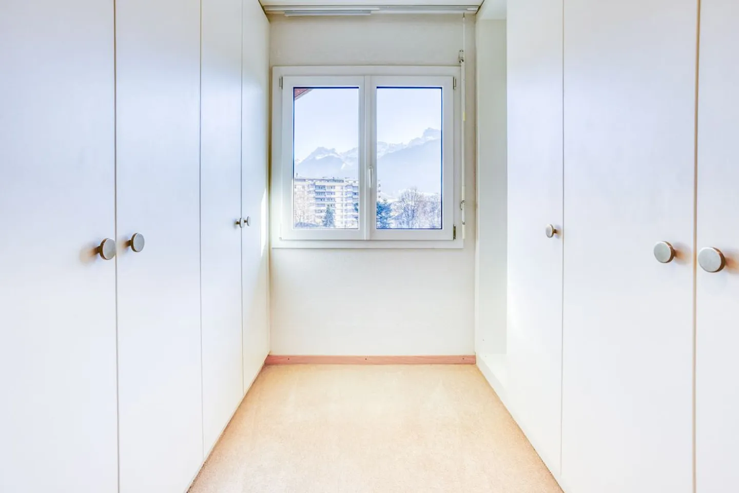 HELLE DUPLEXWOHNUNG MIT GROSSZÜGIGEN VOLUMEN - Foto 7 von 11