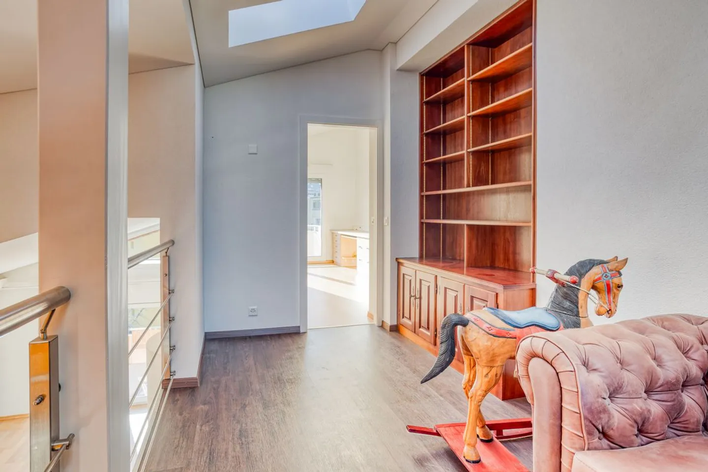 HELLE DUPLEXWOHNUNG MIT GROSSZÜGIGEN VOLUMEN - Foto 10 von 11