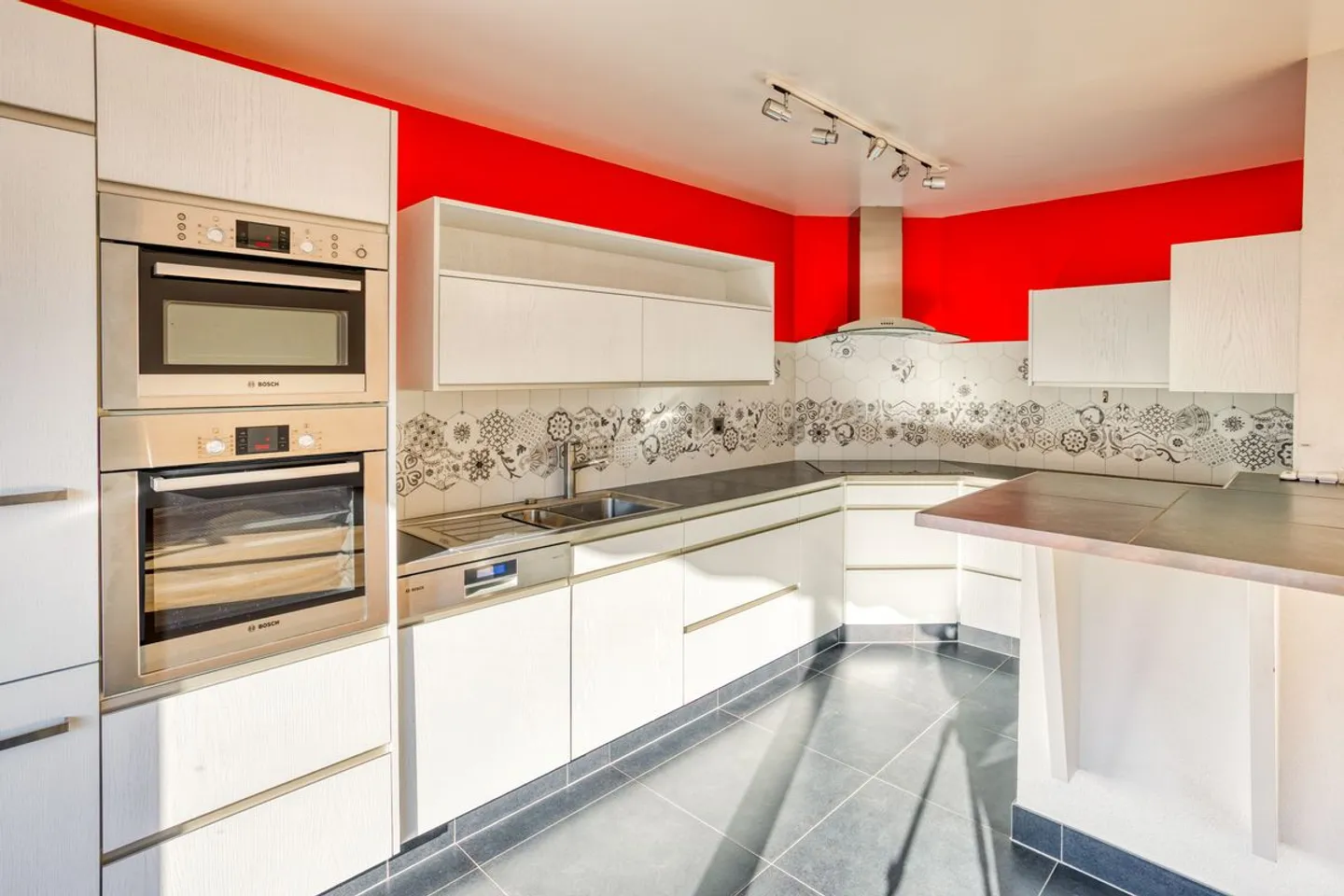 HELLE DUPLEXWOHNUNG MIT GROSSZÜGIGEN VOLUMEN - Foto 4 von 11