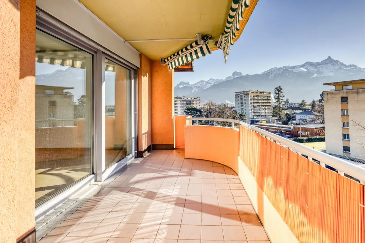 HELLE DUPLEXWOHNUNG MIT GROSSZÜGIGEN VOLUMEN - Foto 11 von 11