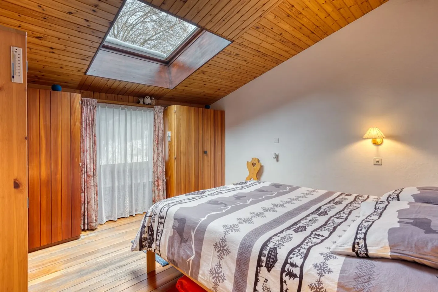 GRAND CHALET WITH 2 APARTMENTS AND BUILDABLE LAND - Photo 7 of 11