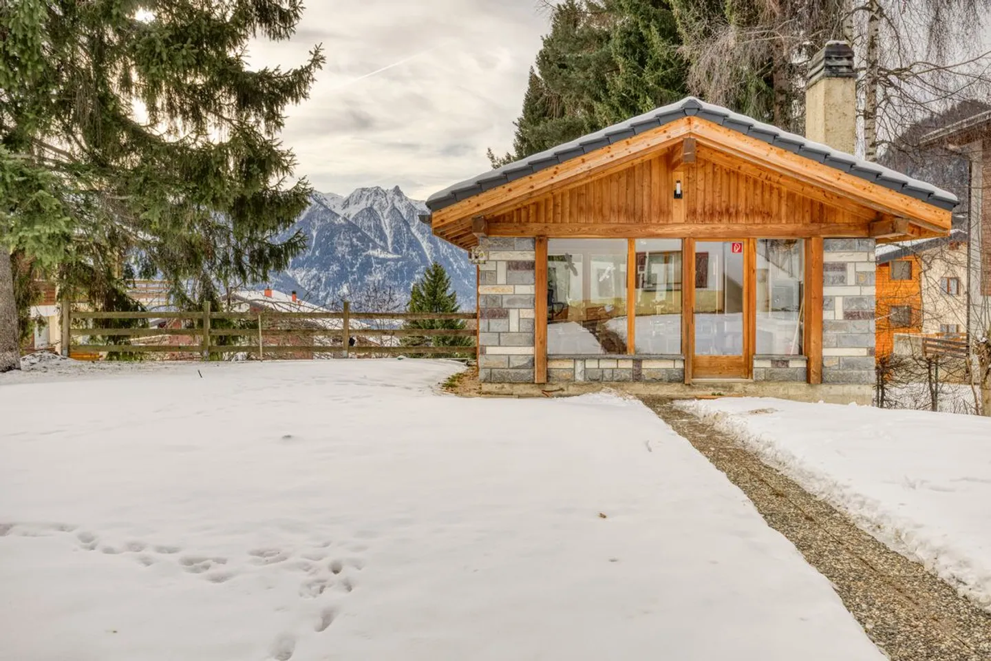 GRAND CHALET WITH 2 APARTMENTS AND BUILDABLE LAND - Photo 2 of 11