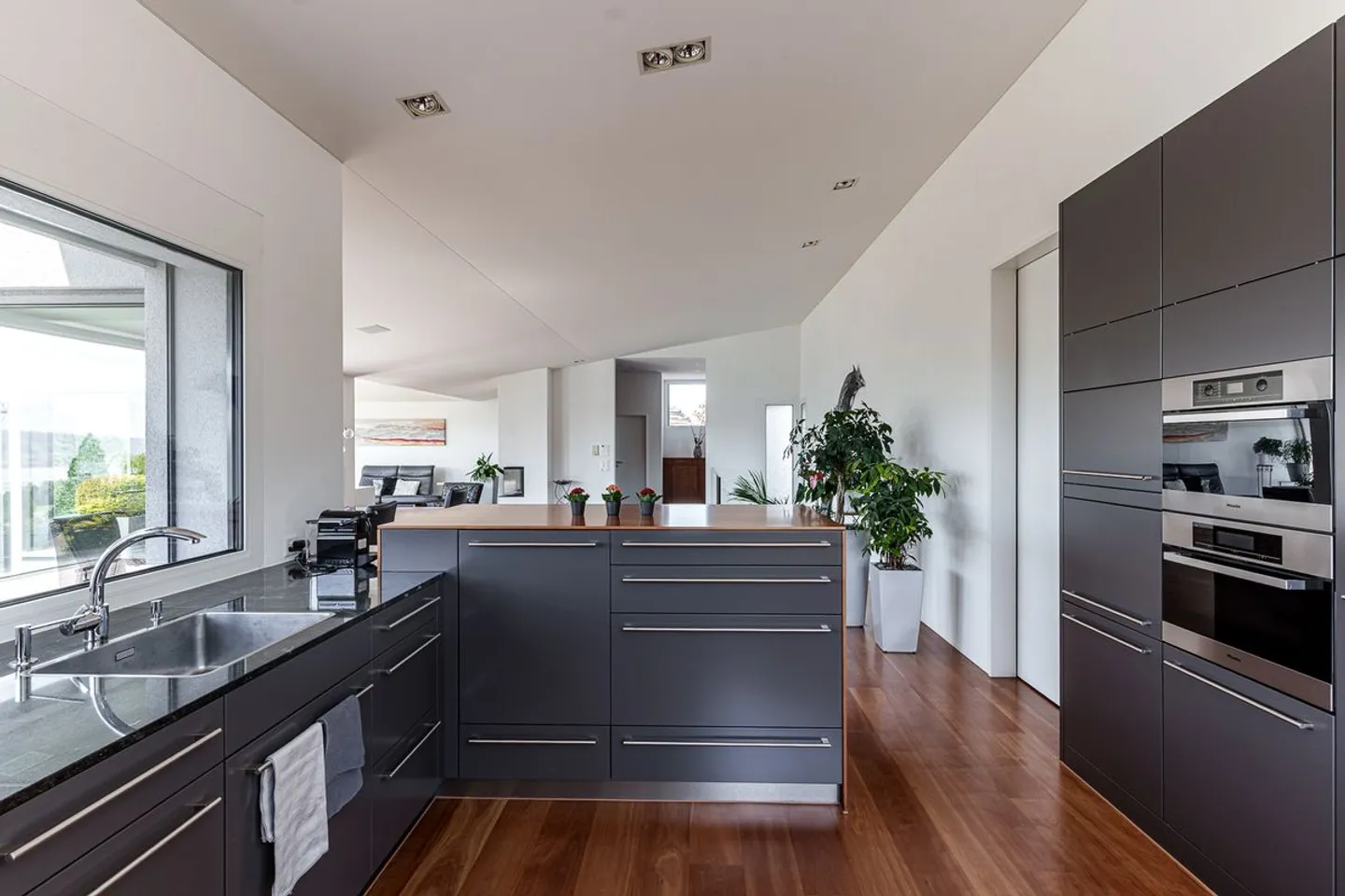 Highest living comfort and stylish quality of life - Photo 3 of 9