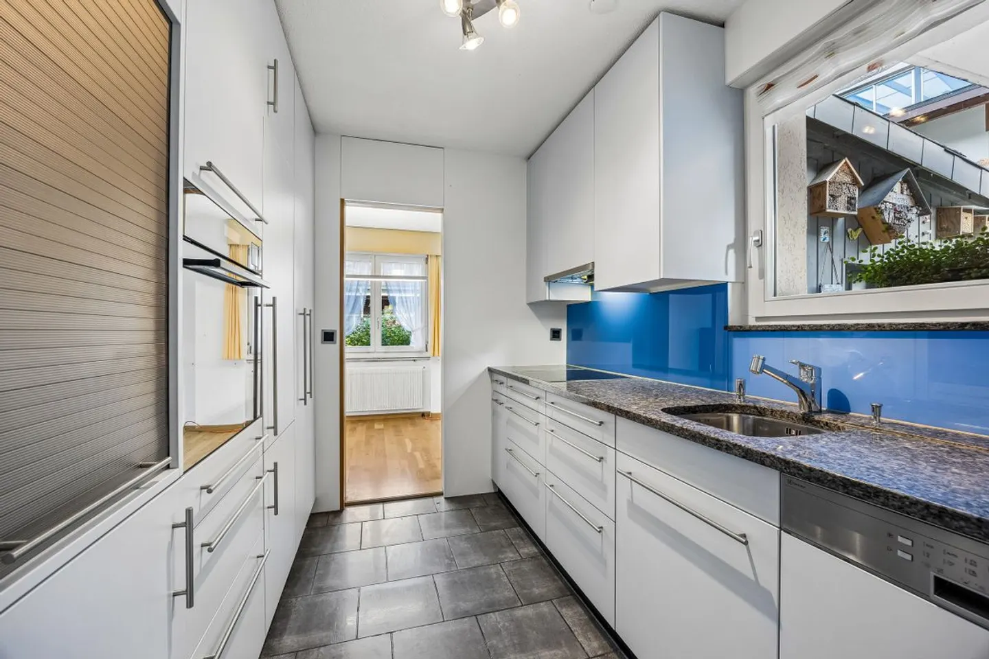 Rural living with a view: Flexible residential house with commercial space and expansion potential - Photo 9 of 13