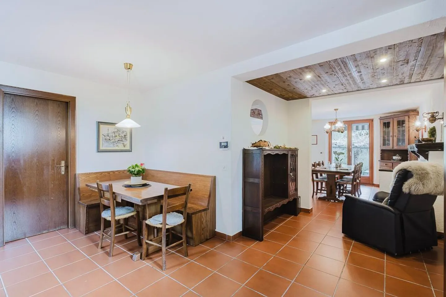 Faszinierendes Tessiner Haus mit Garten und Pergola auf zwei Etagen - Foto 3 von 13