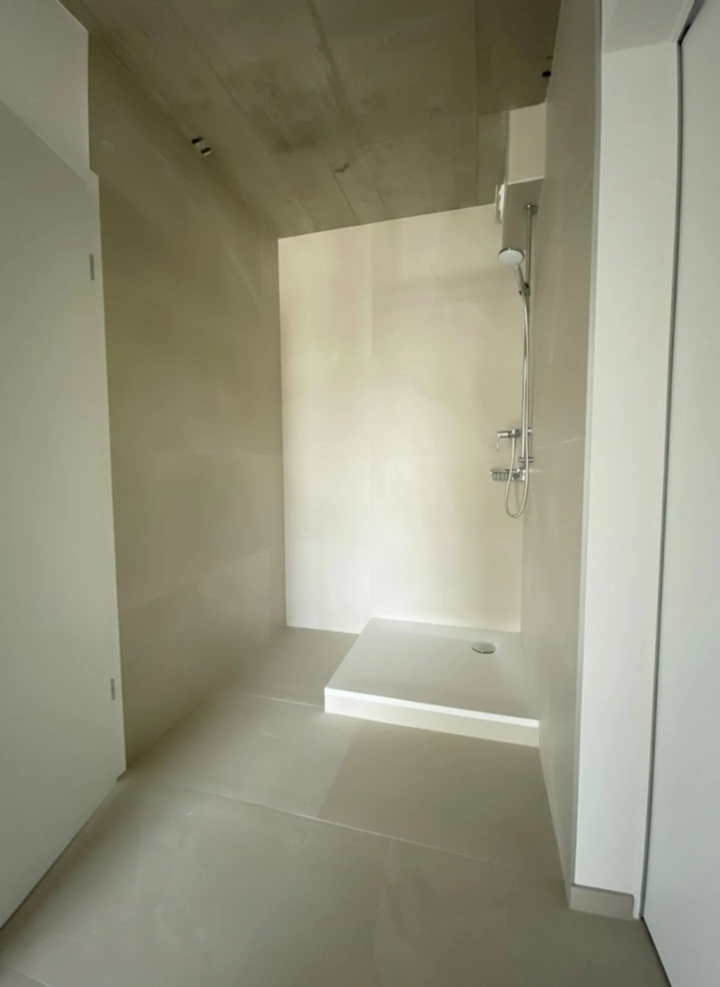 Zu vermieten - Modulare Handwerkshalle von 245 m² Saint-Aubin (FR) - Foto 6 von 8