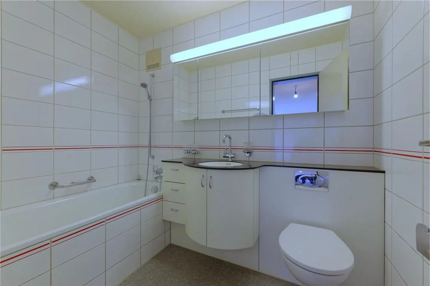 2½-Zimmer-Eigentumswohnung mit sonnigem Balkon - Foto 6 di 11