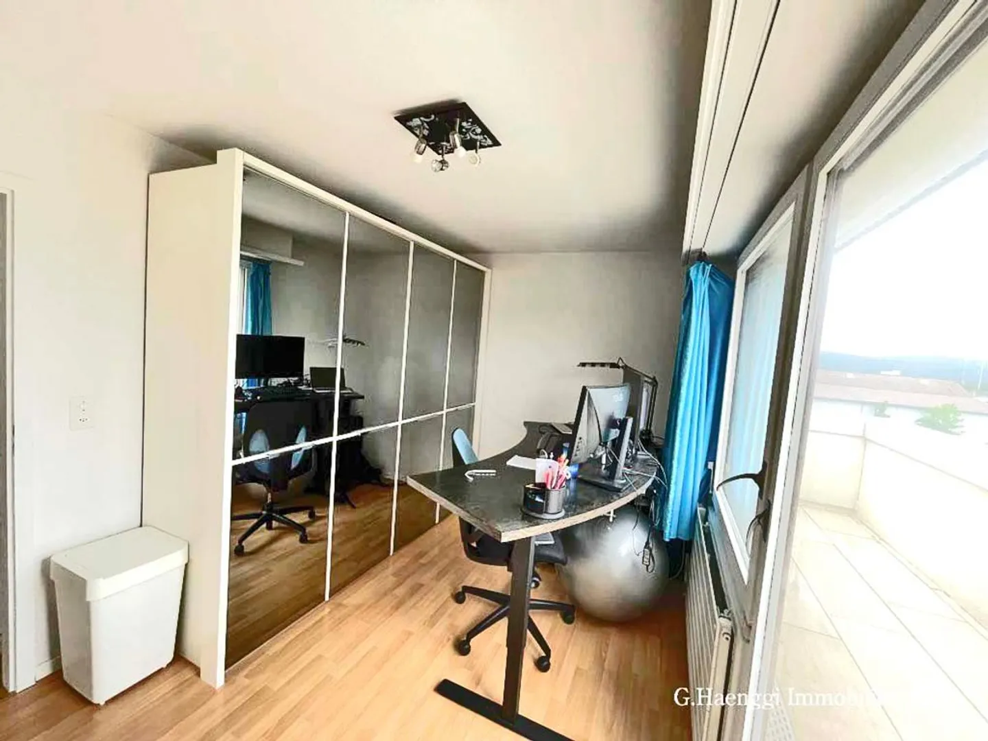 Extraordinary 4.5 Room Penthouse Apartment with Large Surrounding Balcony - Photo 10 of 13