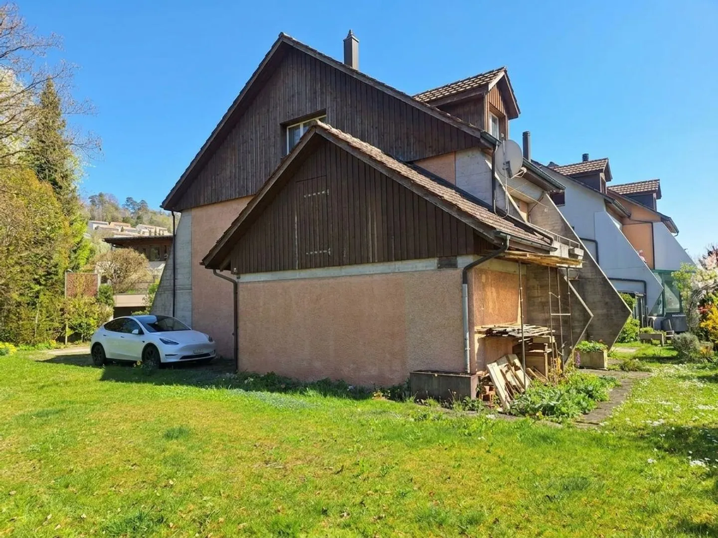 Family Paradise in Prime Location - with Renovation Potential - Photo 6 of 13