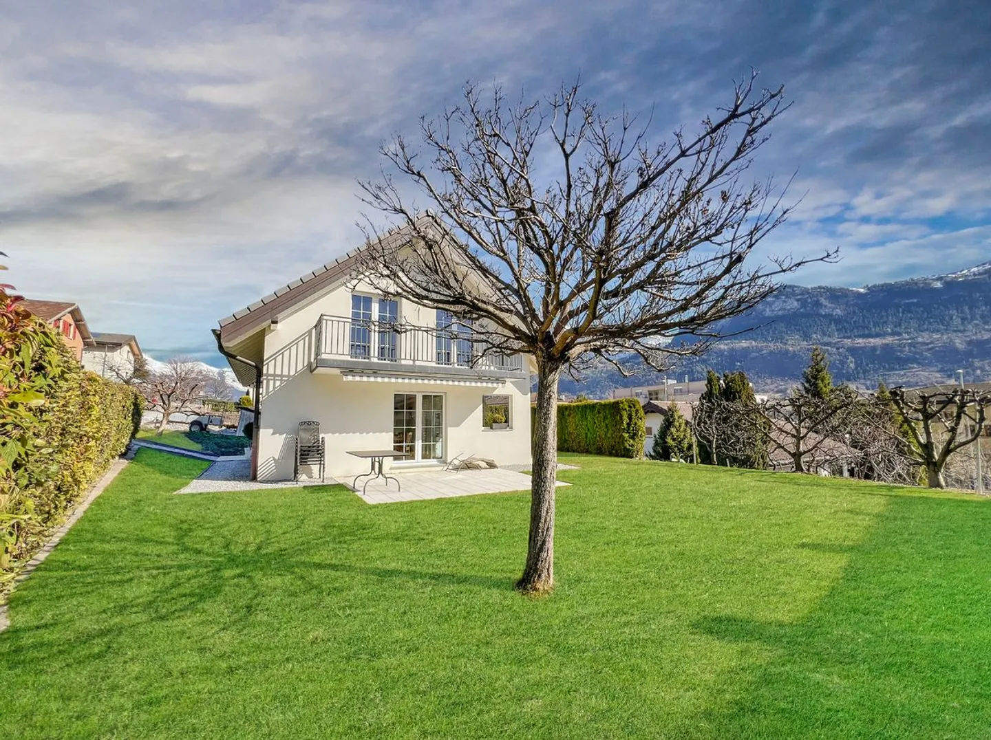 Villa 5.5 rooms - Elegance and privileged setting - Photo 1 of 13