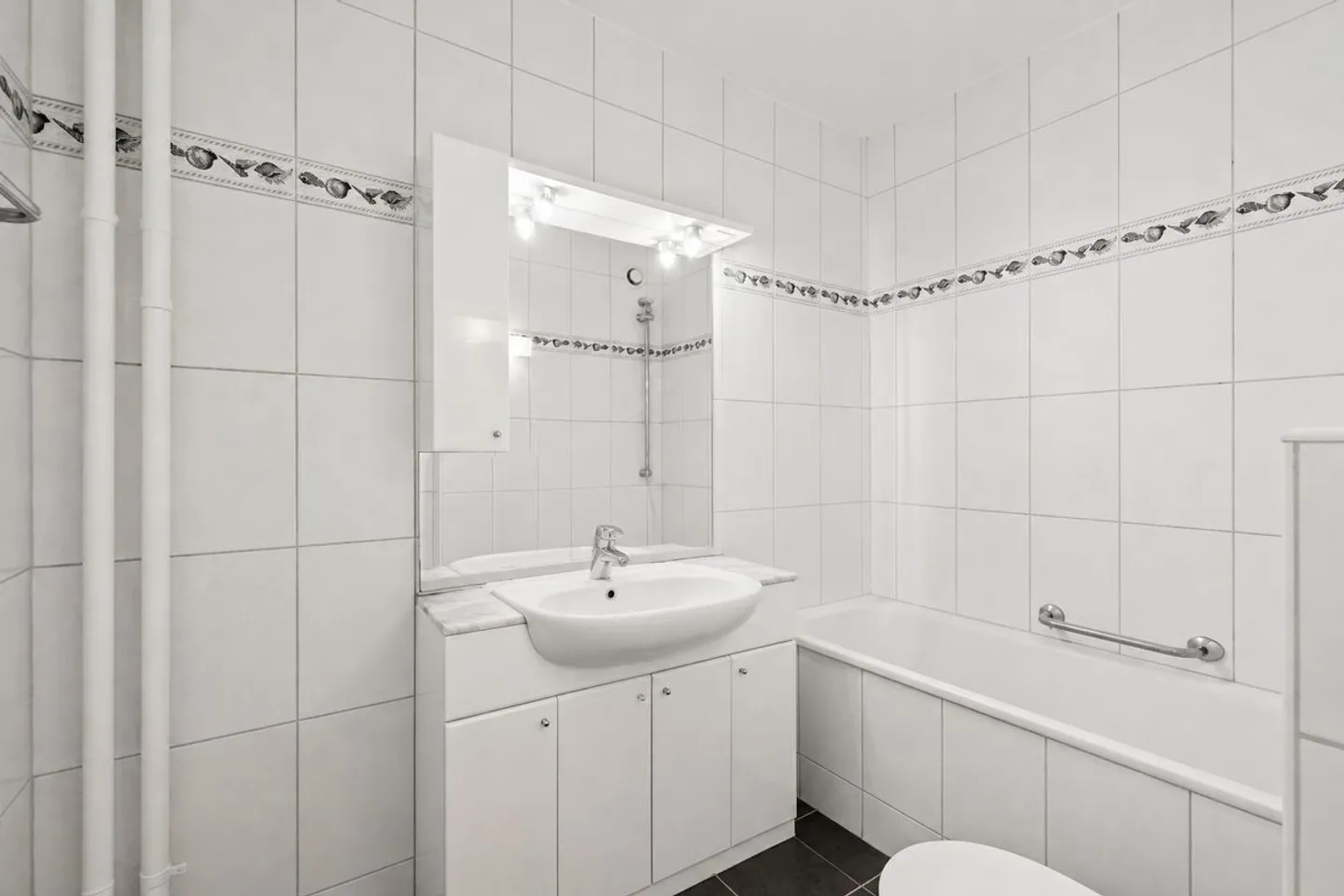 Modern, central and 2 parking spaces included - Photo 5 of 13