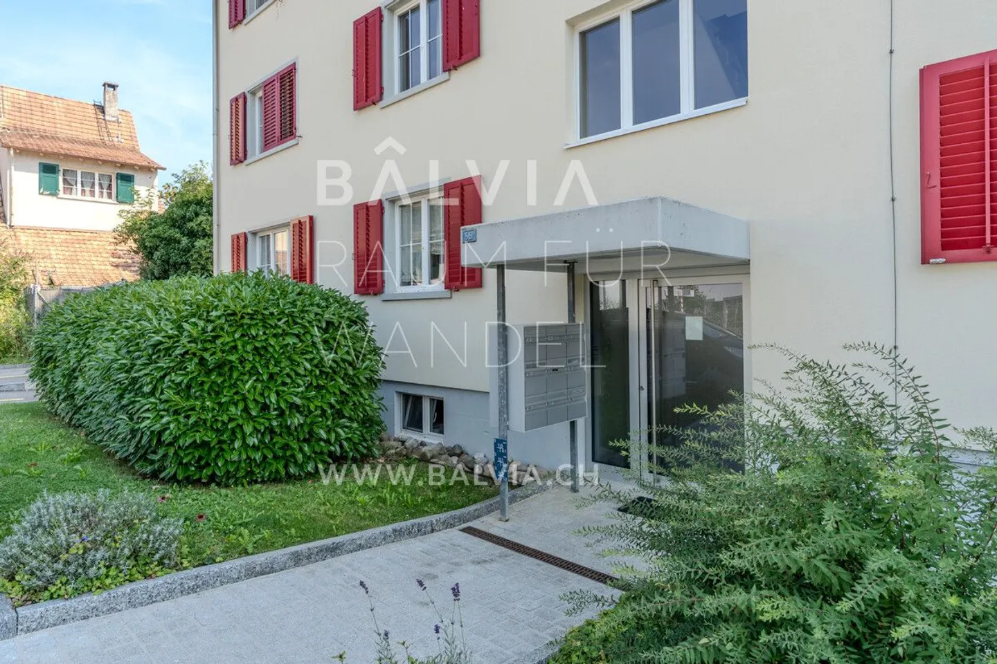 Appartement lumineux avec nouvelle salle de bain et place de parking - Photo 8 sur 9