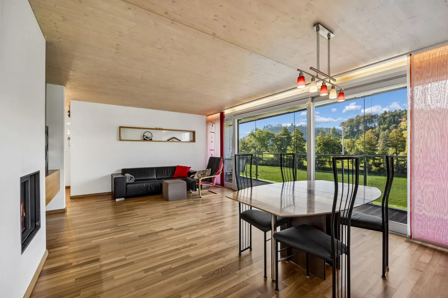 Rural living with a view: Flexible residential house with commercial space and expansion potential - Photo 2 of 13