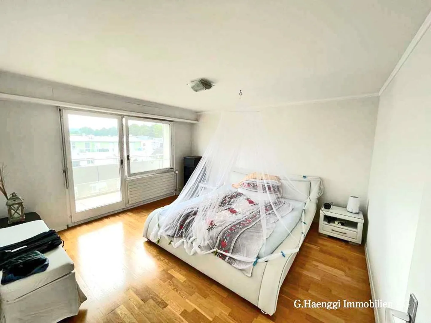 Extraordinary 4.5 Room Penthouse Apartment with Large Surrounding Balcony - Photo 8 of 13