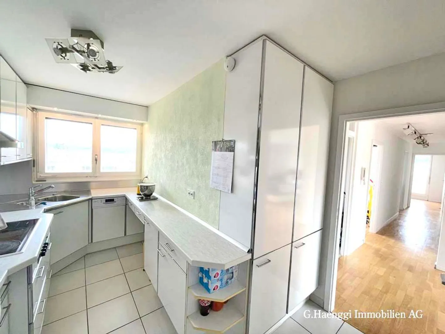 Extraordinary 4.5 Room Penthouse Apartment with Large Surrounding Balcony - Photo 7 of 13