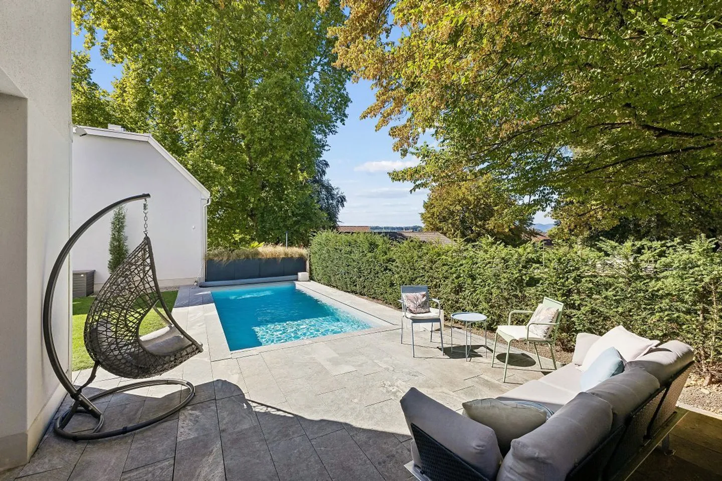 High-Quality Architect House with Pool and Plenty of Privacy - Photo 13 of 13