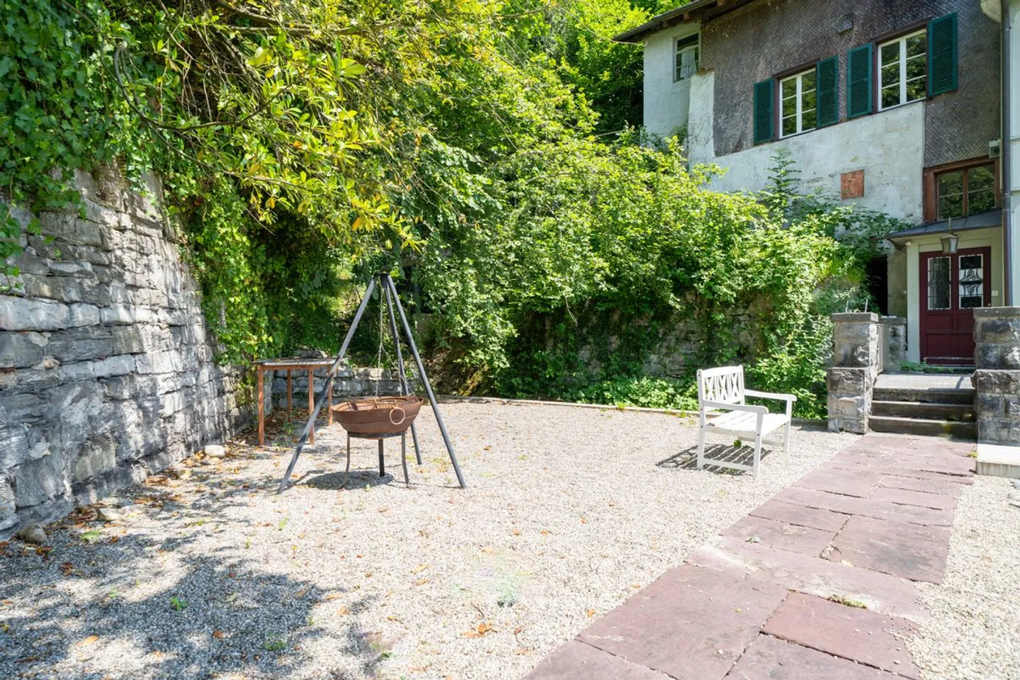 Classic-elegant with lake view: Historic property in Gunten - Photo 4 of 13