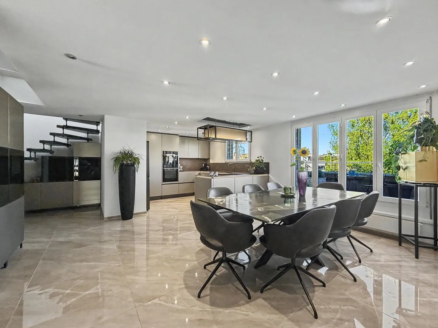 Light-flooded, very luxurious penthouse apartment with lots of privacy and mountain views - Photo 4 of 13