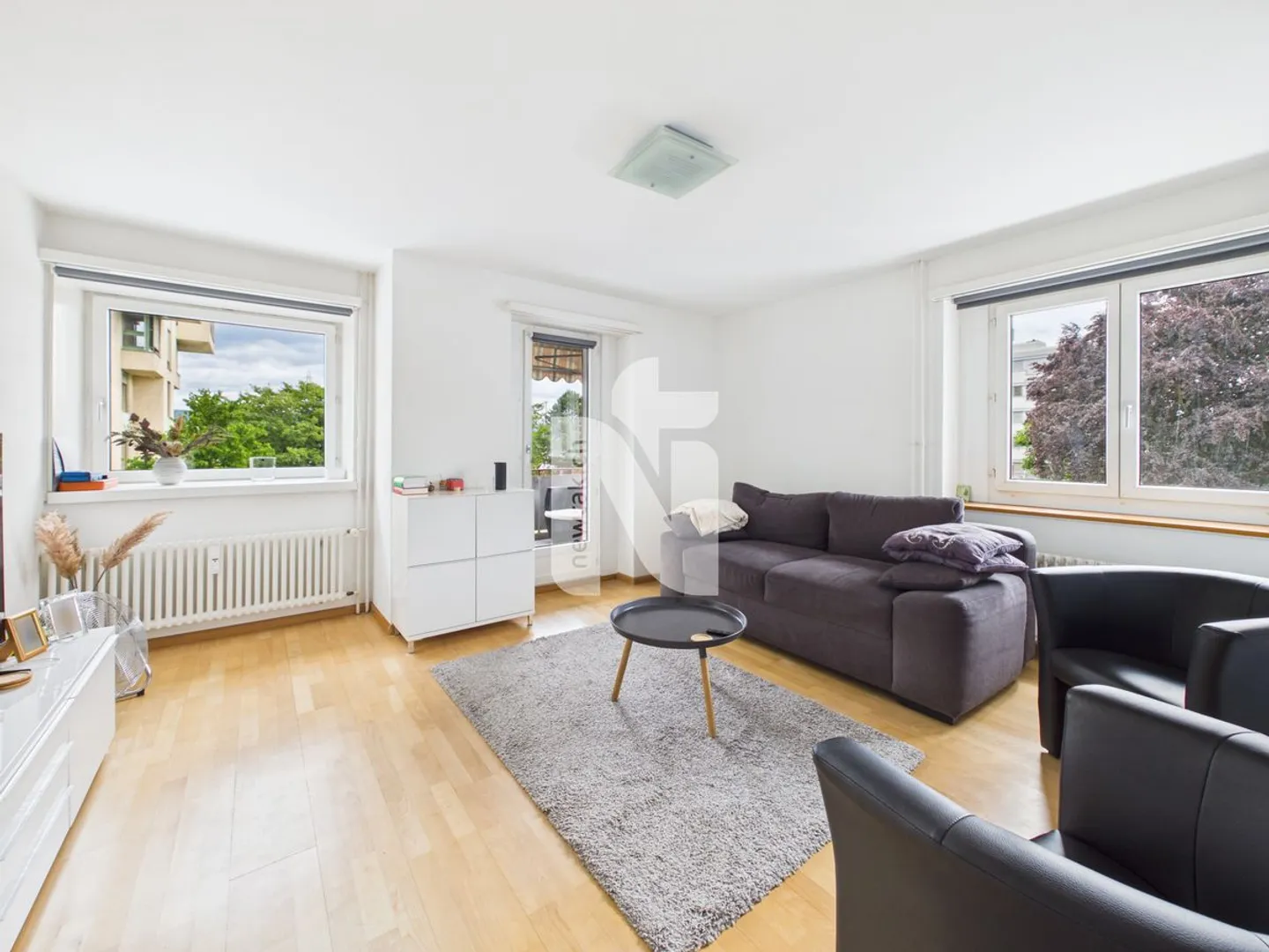 Spacious and flooded with light: 4.5-room apartment with sauna, balcony, and underground parking space - Photo 6 of 12