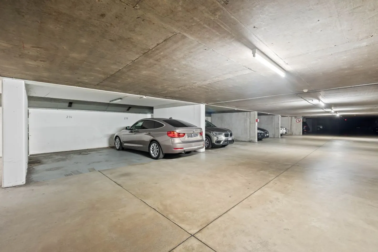 Modern, central and 2 parking spaces included - Photo 12 of 13