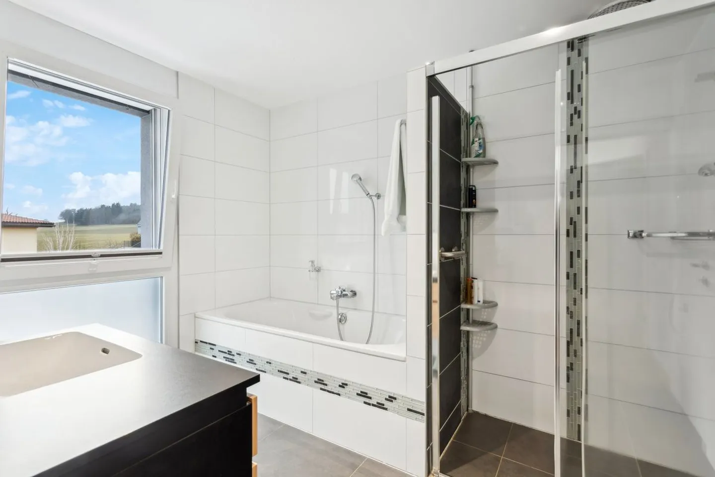 Detached semi-detached villa with pool in Romont - Photo 7 of 10