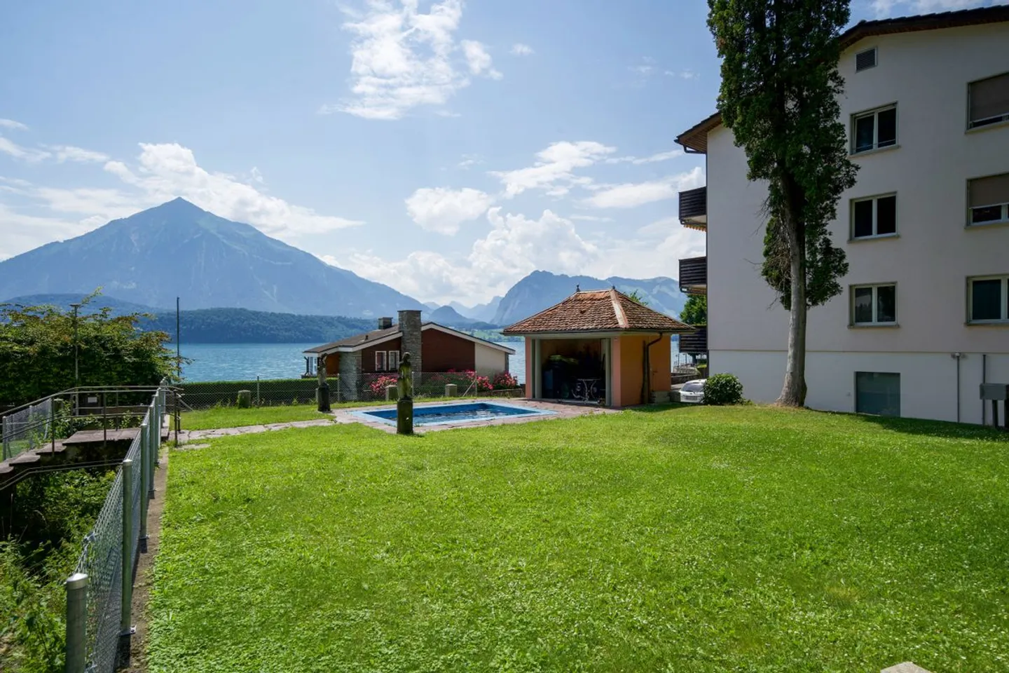 Classic-elegant with lake view: Historic property in Gunten - Photo 5 of 13