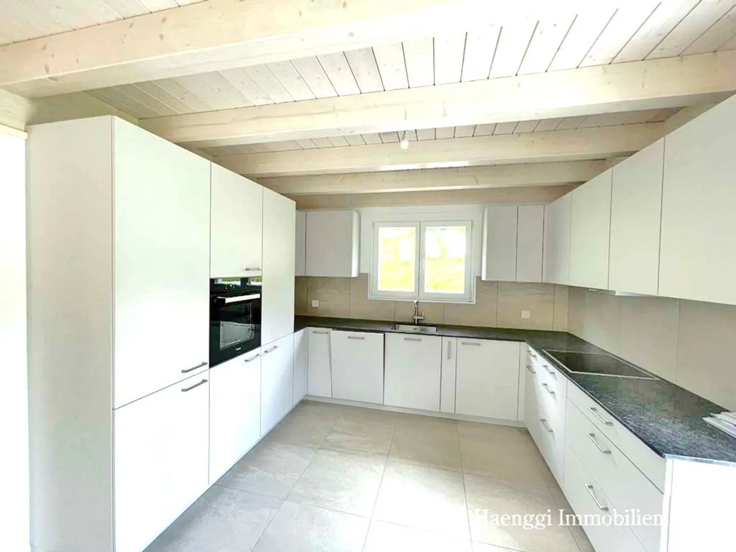 4 neue, grosszügige 5 bis 7.5-Zi-EFH mit weiter Aussicht in Läufelfingen - Foto 10 von 13