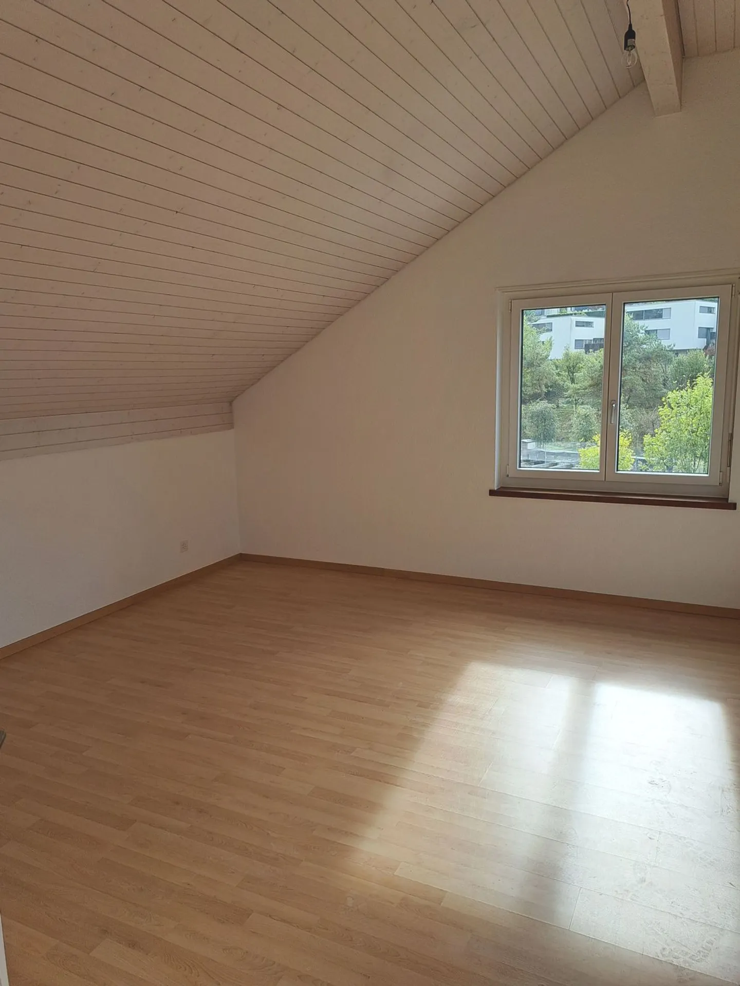 Zweistöckiges Raumwunder in Bremgarten: 6.5-Zimmer-Maisonette mit beheiztem Pavillon & Bastelraum - Photo 5 sur 11